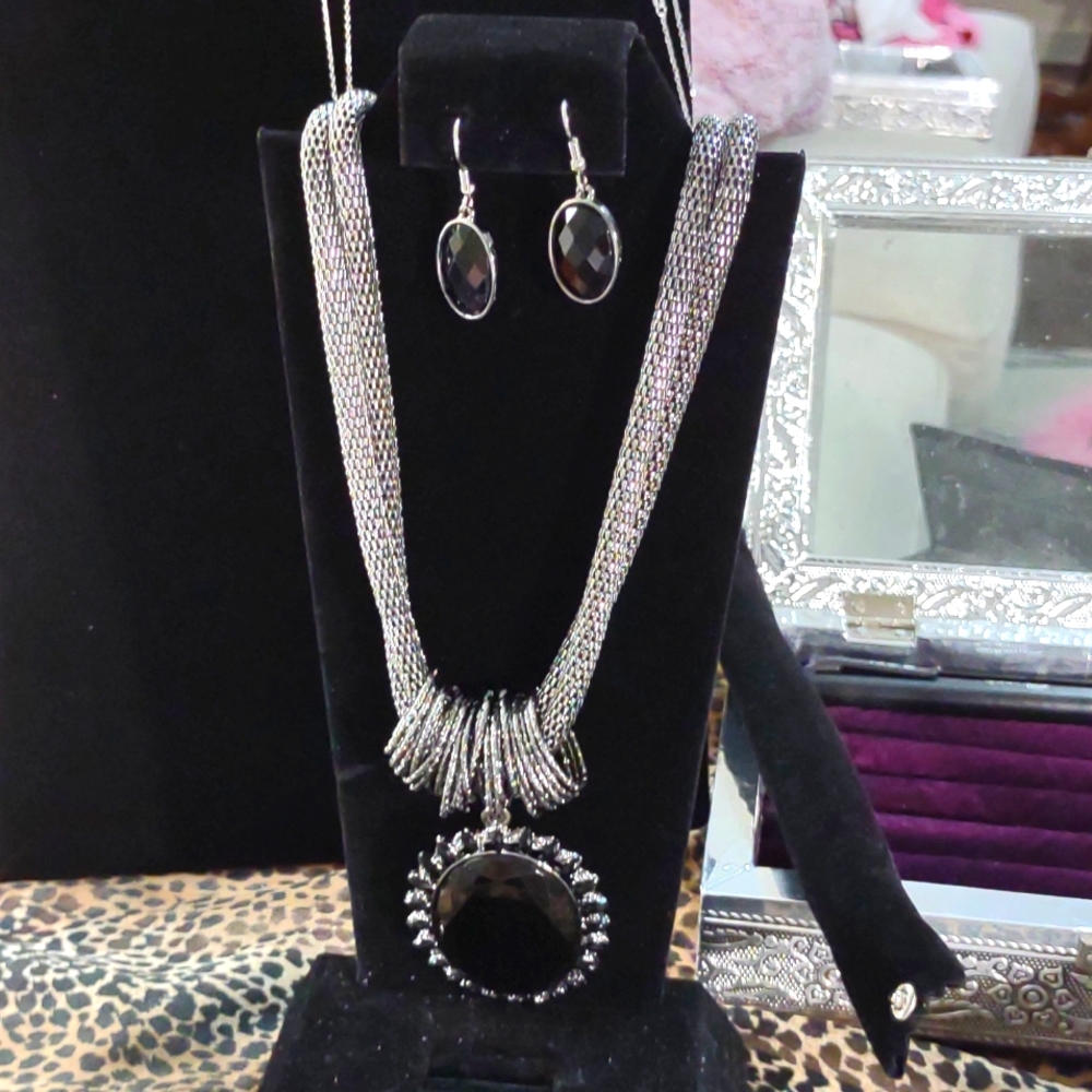 Stimulated Black Spinel and Stimulate White Zircon Necklaces. In chrome,rose or